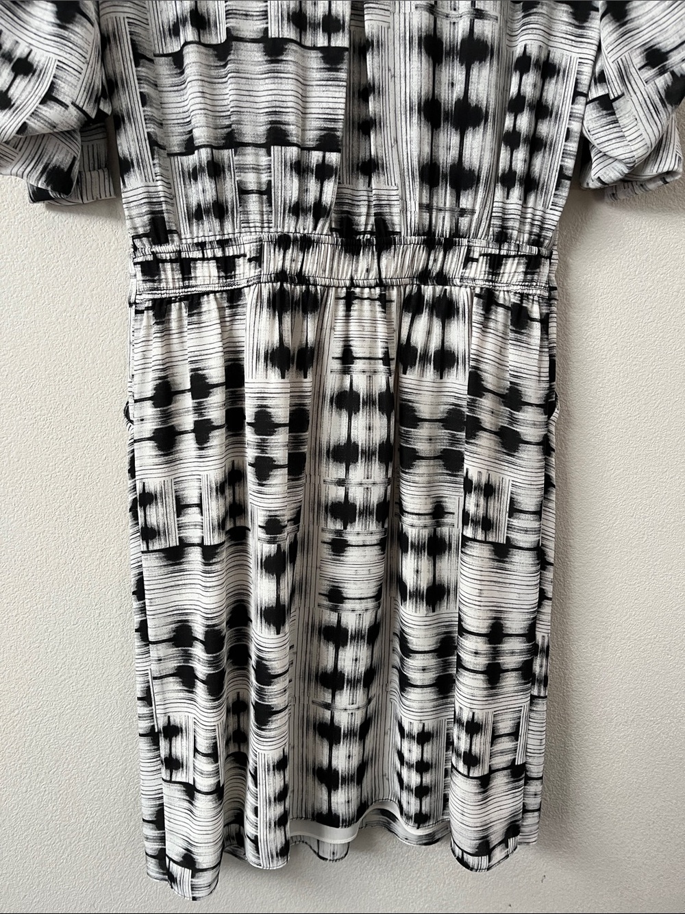 BCBGMaxAzria Black and White Knee Length Dress Size S - Picture 6 of 12
